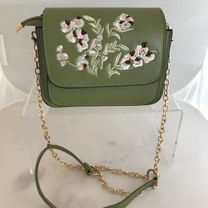 Crossbody with with floral design